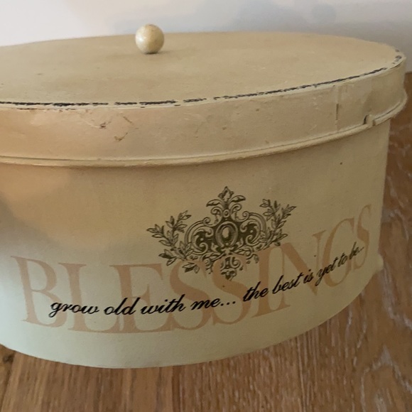 Ivory distressed metal “BLESSINGS” decorative storage tin - Picture 3 of 8
